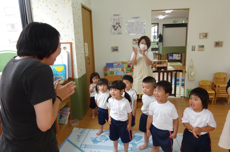 リズム遊び楽しいね 心育保育園